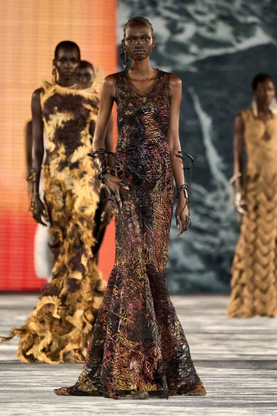 Look 9